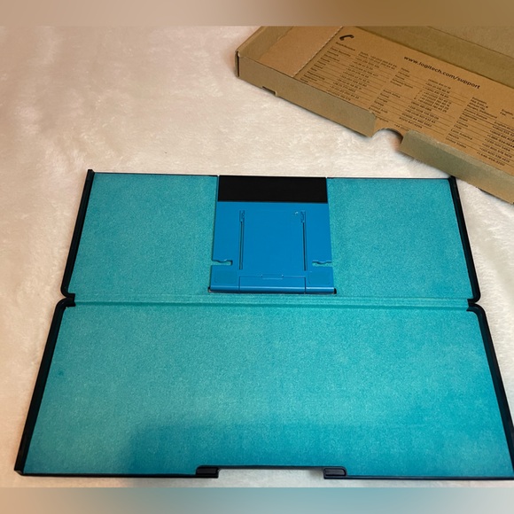 Logitech Y-R0034 Tablet Keyboard for iPad Android Tablets PC Bluetooth Keyboard - Picture 9 of 10